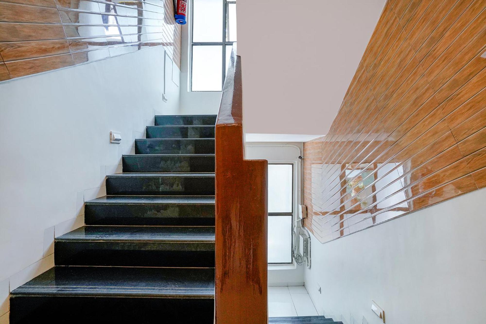 Hotel Bindra Elite Mumbai Bagian luar foto